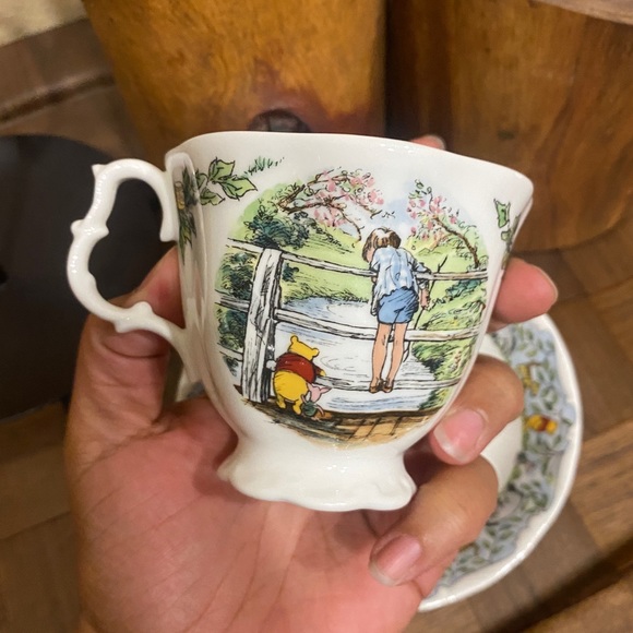 Royal Doulton x Disney tea cup and saucer - Picture 7 of 9